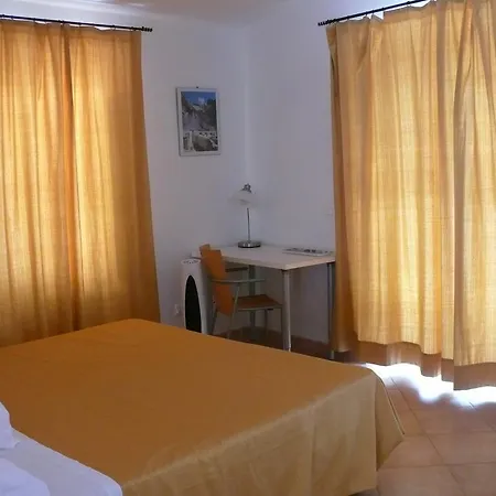Arco Arte Sculpture Studio بيت ضيافة كارارا